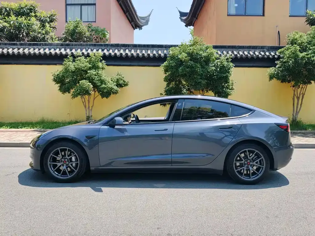 Tesla Model 3 — фото 7