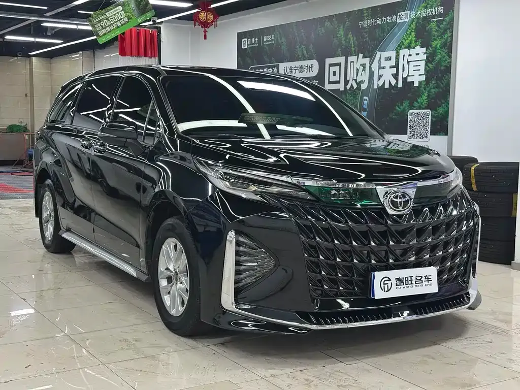 Toyota Granvia — фото 8