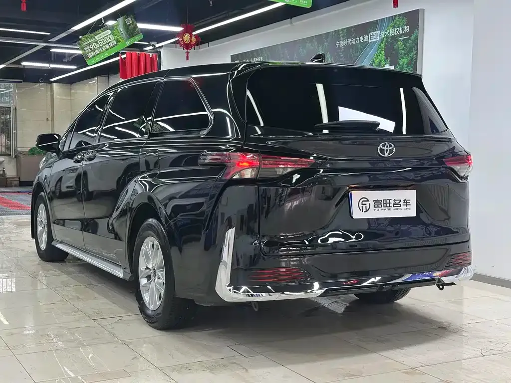 Toyota Granvia — фото 5