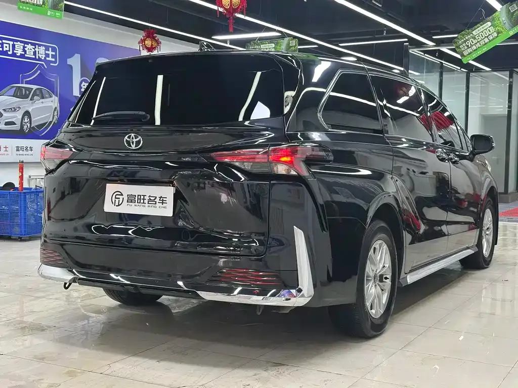 Toyota Granvia — фото 3