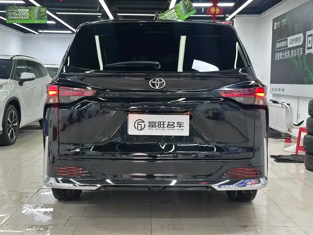 Toyota Granvia — фото 7