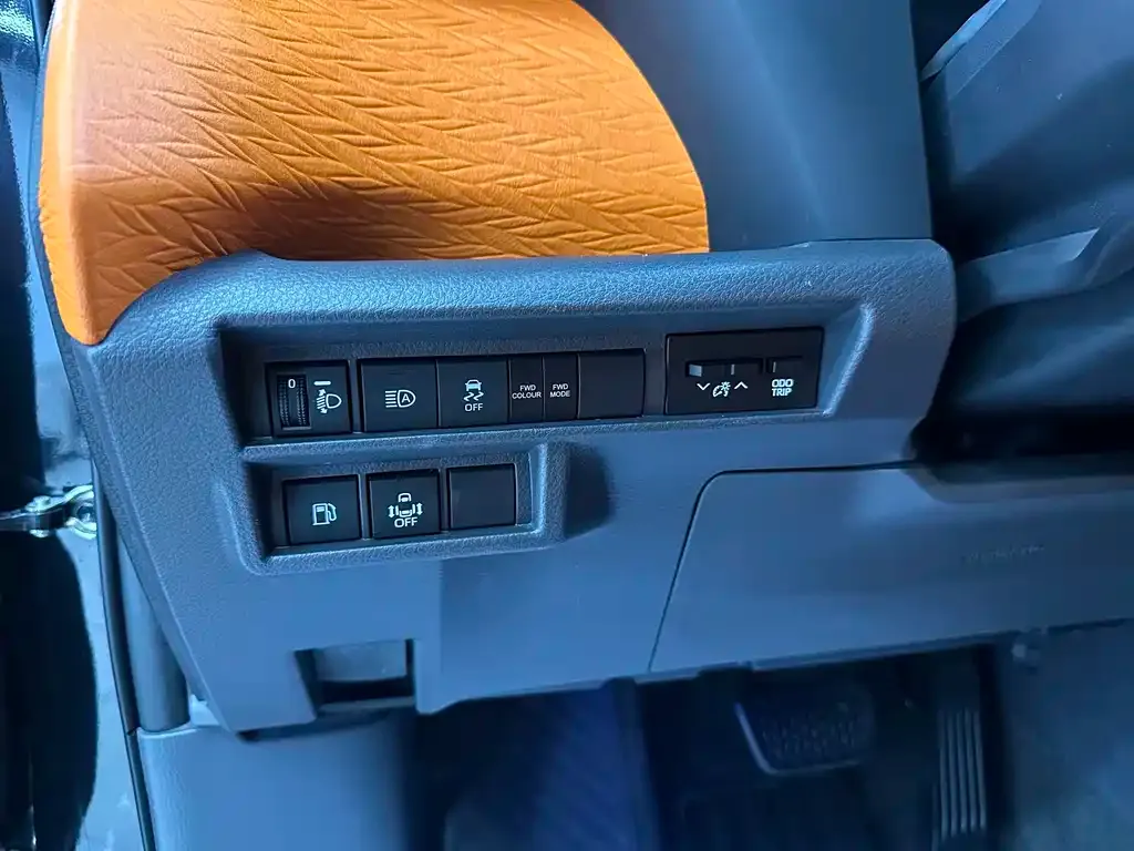 Toyota Granvia — фото 4