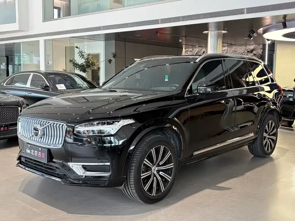 Volvo XC90 — фото 1