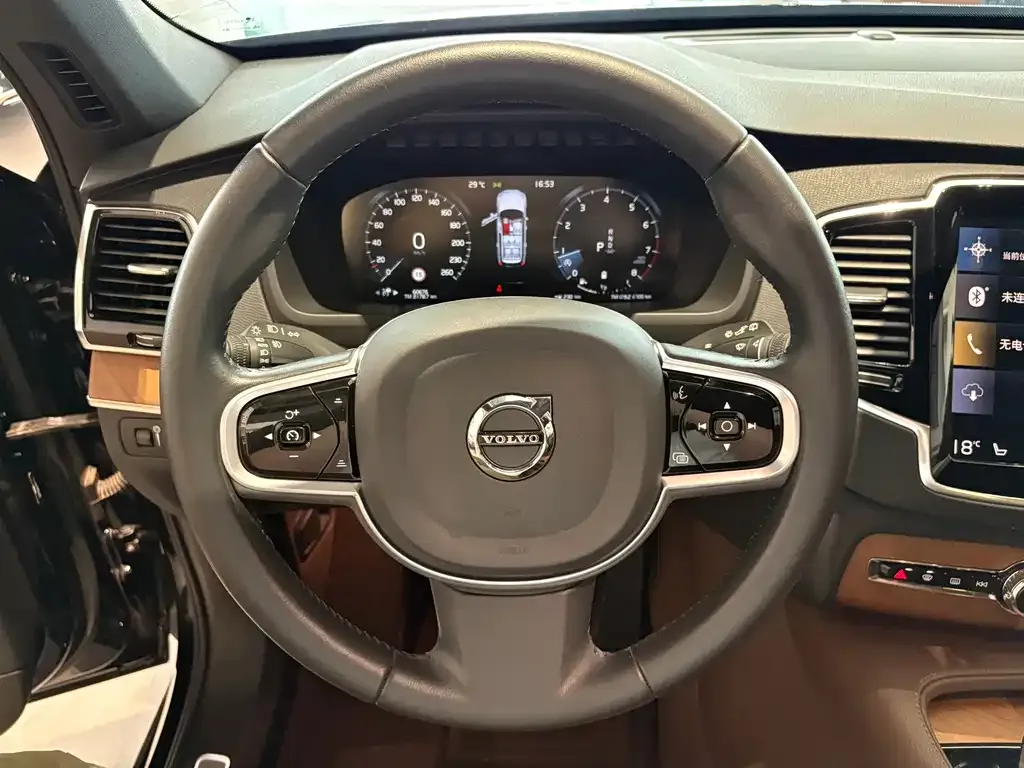 Volvo XC90 — фото 10