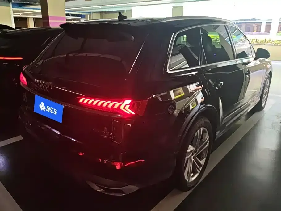 Audi Q7 — фото 10