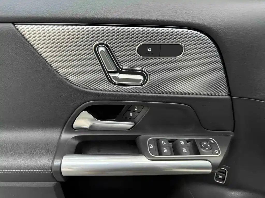 Mercedes-Benz GLA — фото 10