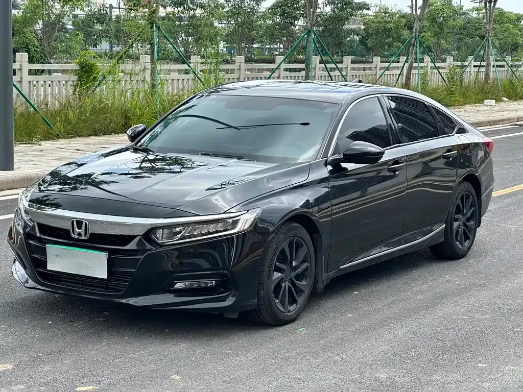 Honda Accord — фото 1