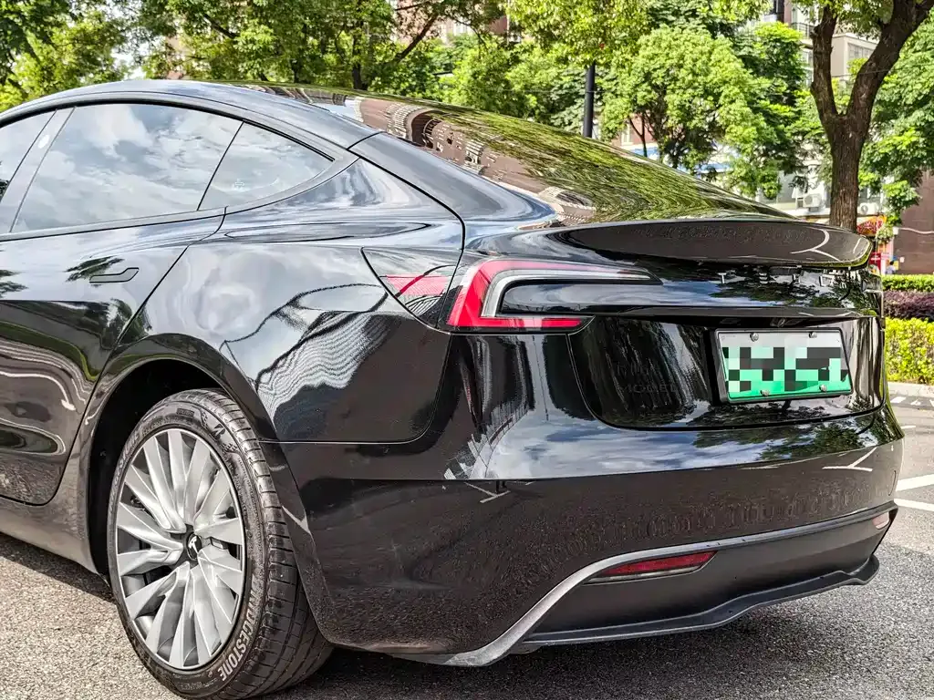Tesla Model 3 — фото 9