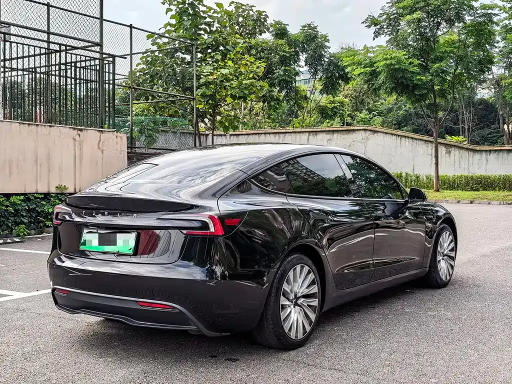 Tesla Model 3 — фото 5