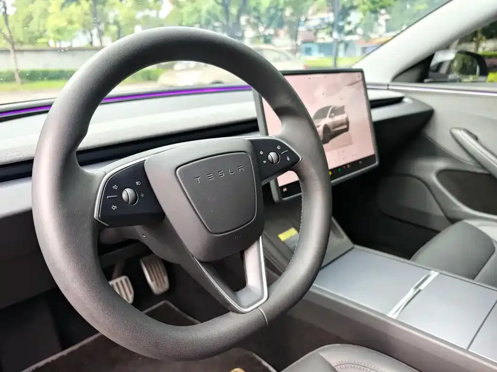 Tesla Model 3 — фото 3