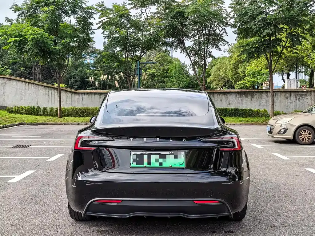 Tesla Model 3 — фото 10