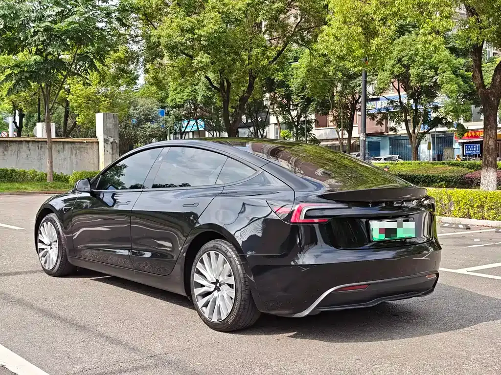 Tesla Model 3 — фото 8