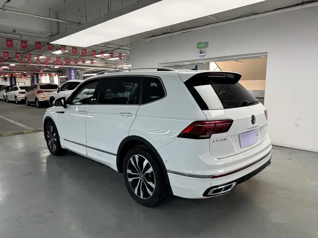 Volkswagen Tiguan L — фото 2