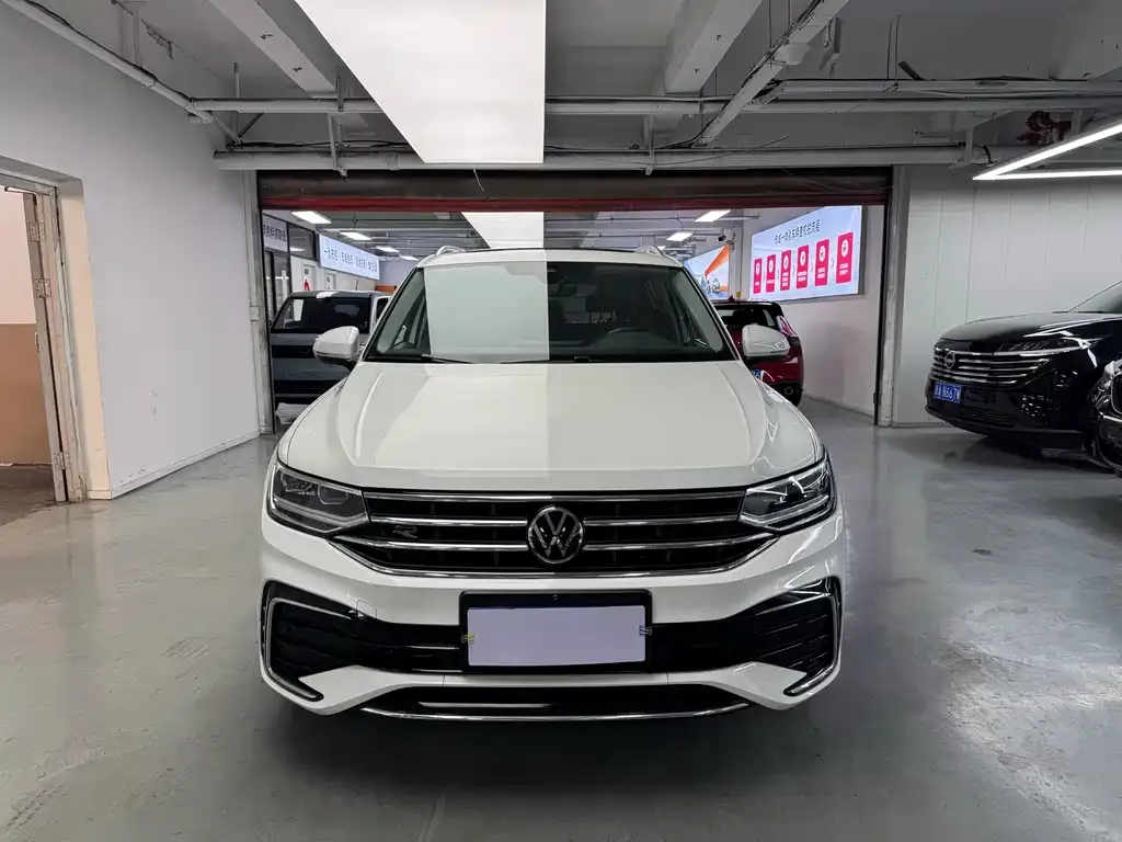 Volkswagen Tiguan L — фото 7