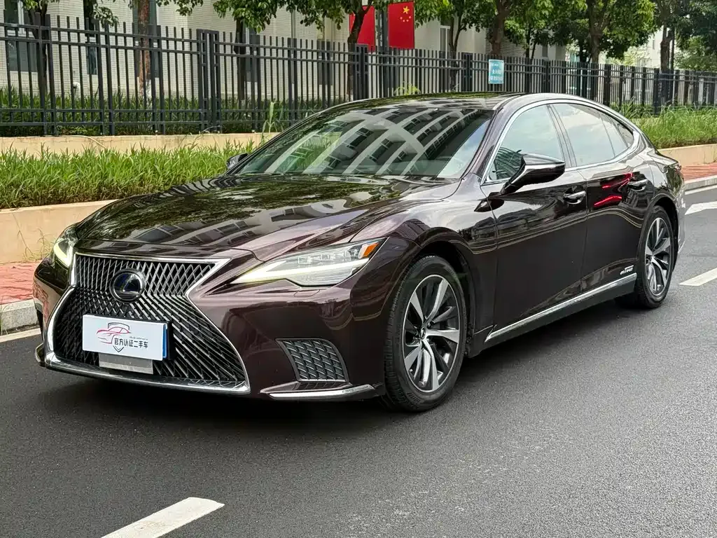 Lexus LS — фото 1
