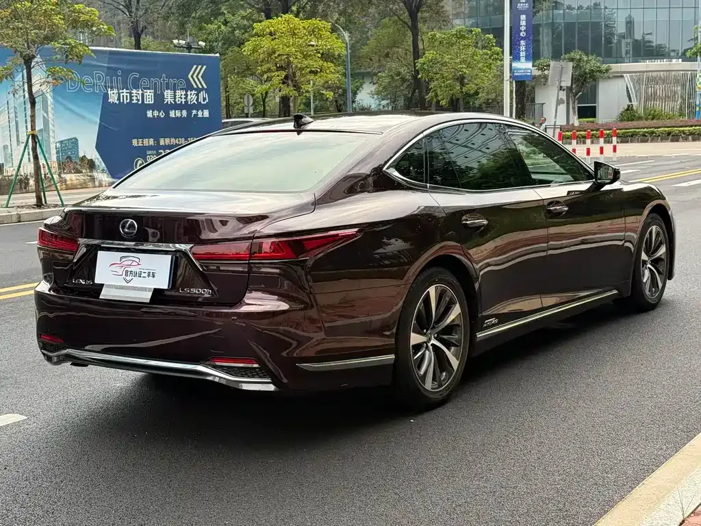 Lexus LS — фото 10