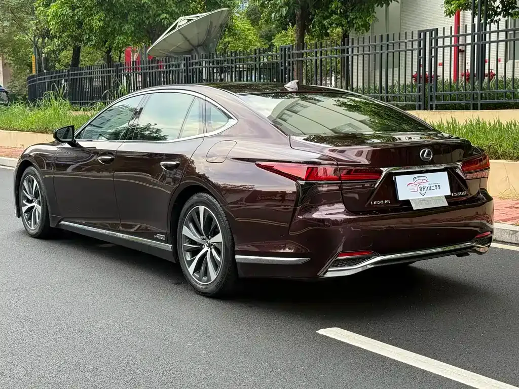 Lexus LS — фото 6