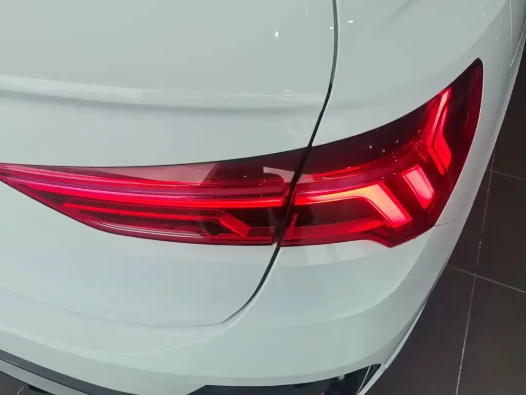 Audi Q3 Sportback — фото 9