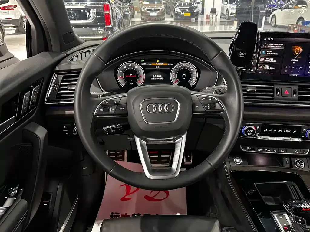 Audi Q5L — фото 7