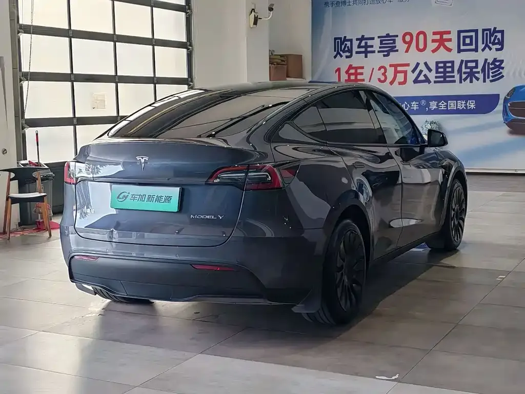 Tesla Model Y — фото 7