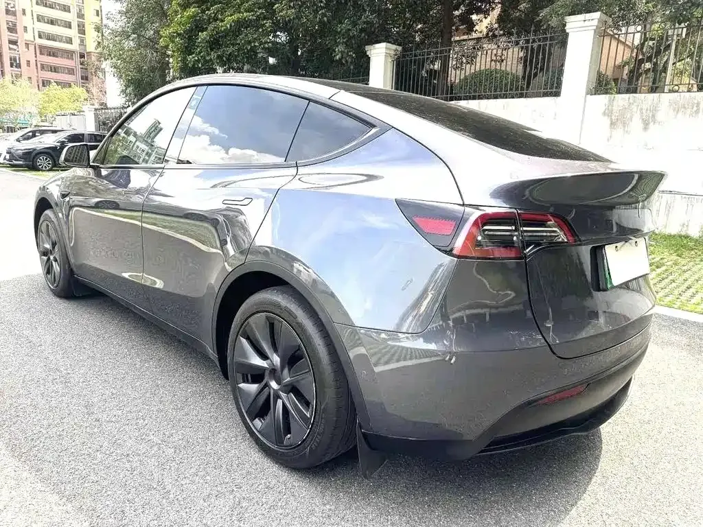 Tesla Model Y — фото 6