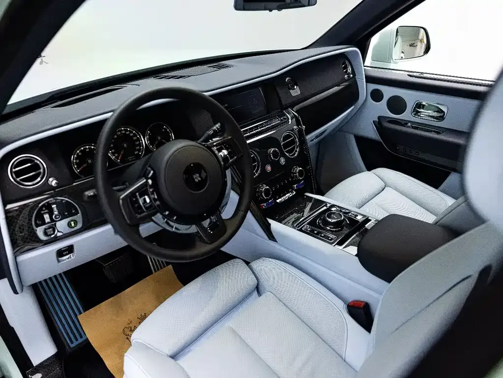 Rolls-Royce Cullinan — фото 10