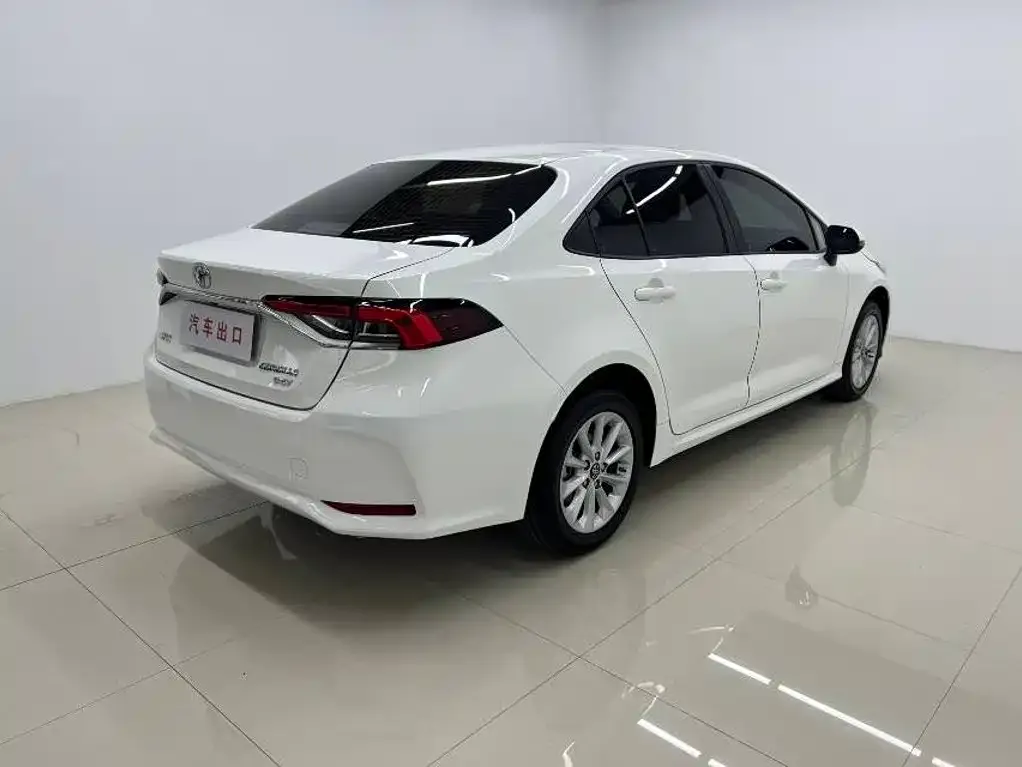 Toyota Corolla — фото 4