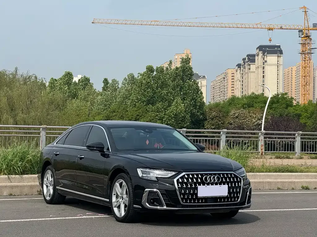 Audi A8 — фото 10