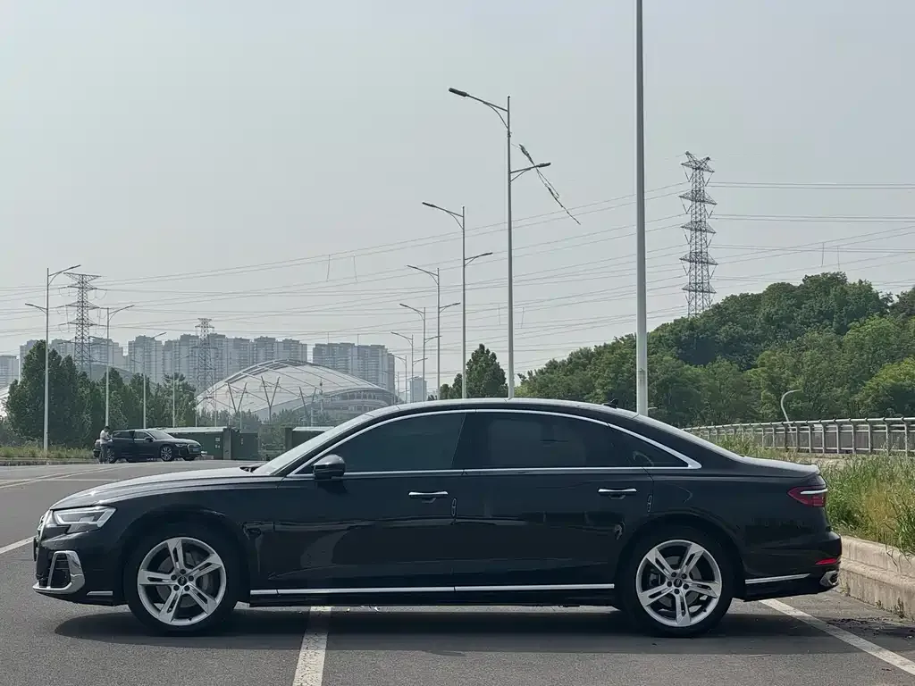 Audi A8 — фото 8