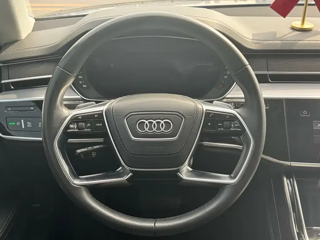 Audi A8 — фото 2