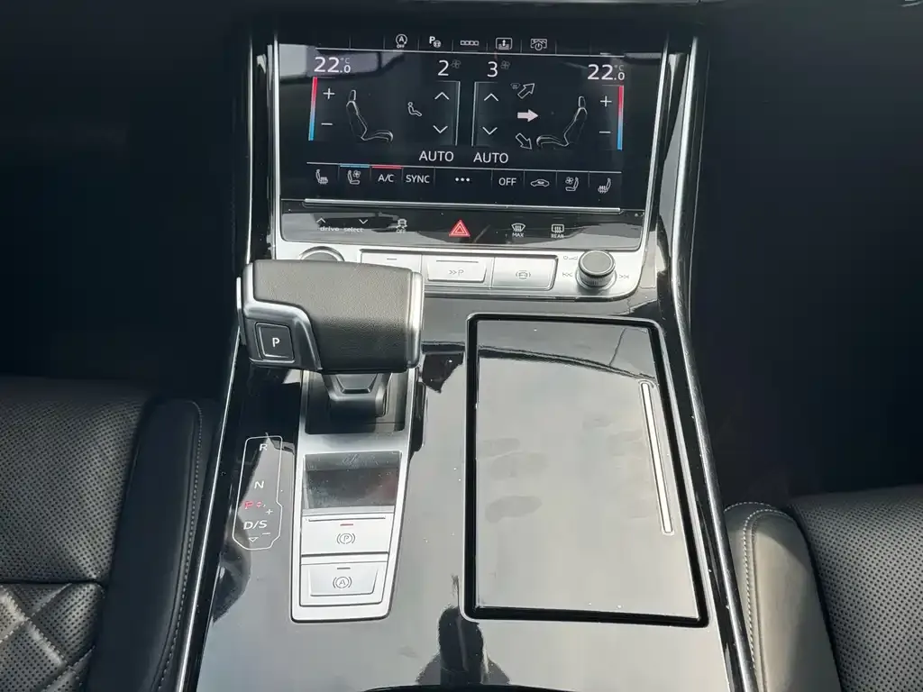Audi A8 — фото 9