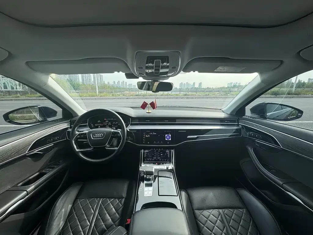 Audi A8 — фото 5