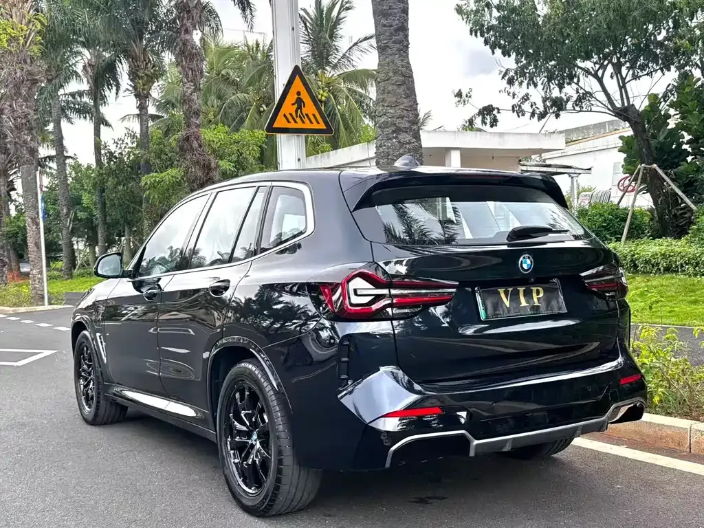 BMW iX3 — фото 9