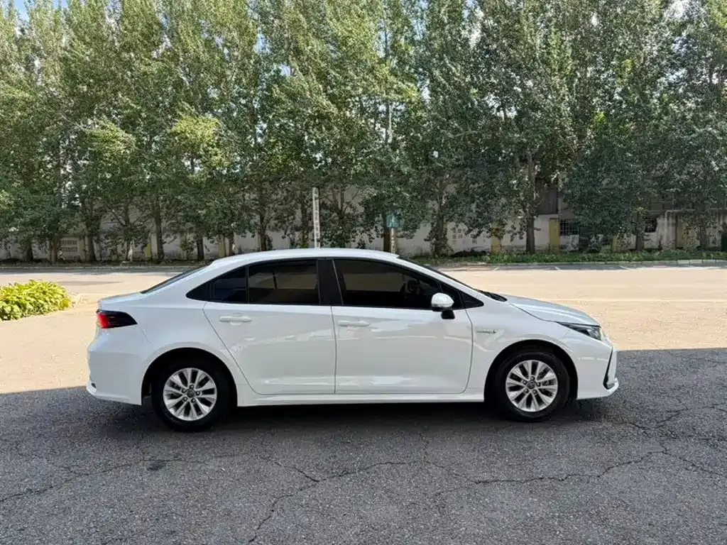 Toyota Corolla — фото 9