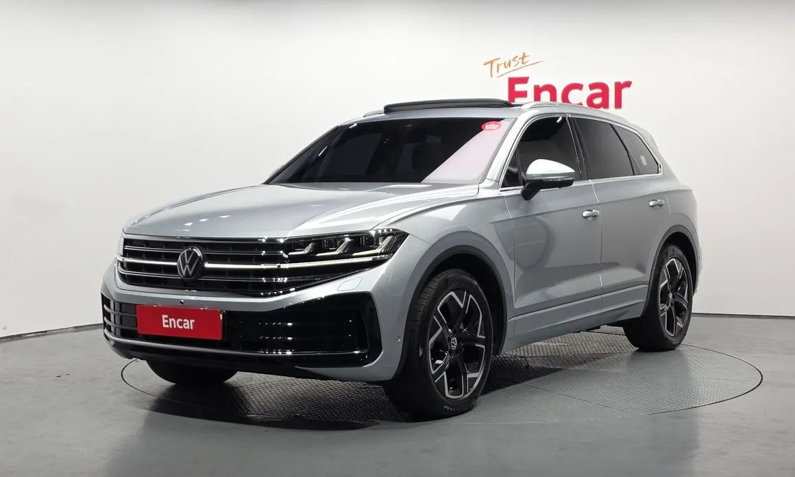 Volkswagen Touareg — фото 1