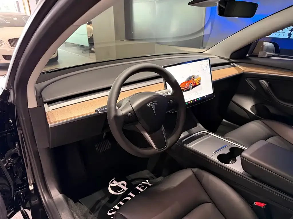 Tesla Model 3 — фото 10