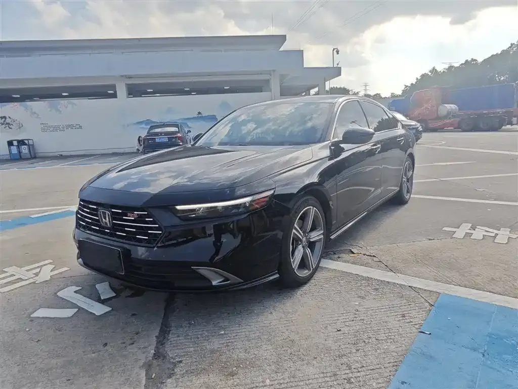 Honda Accord — фото 1