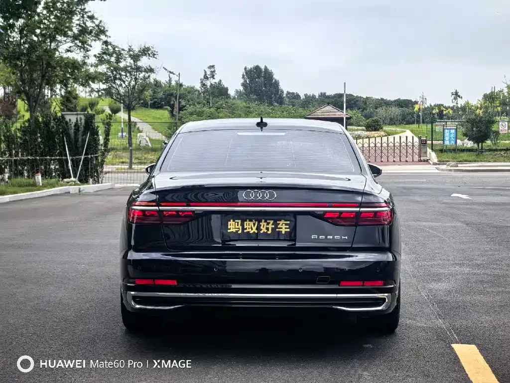 Audi A8 — фото 7