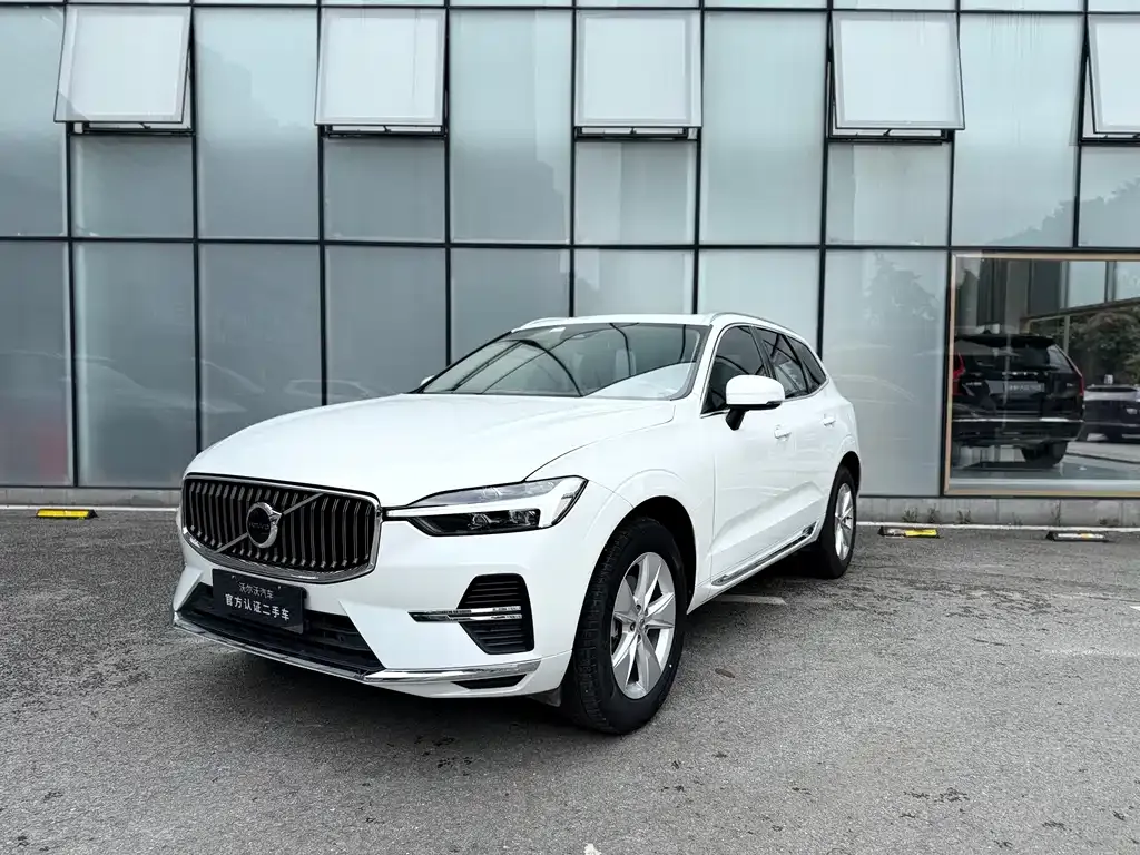 Volvo XC60 — фото 1