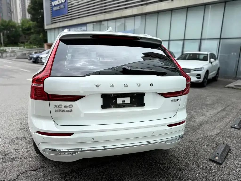 Volvo XC60 — фото 4