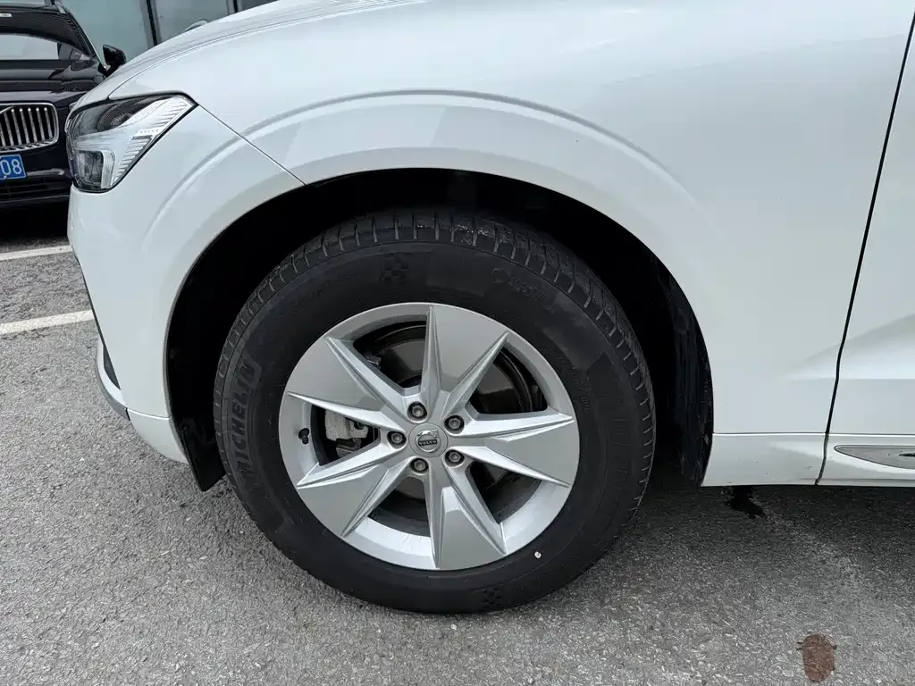 Volvo XC60 — фото 10