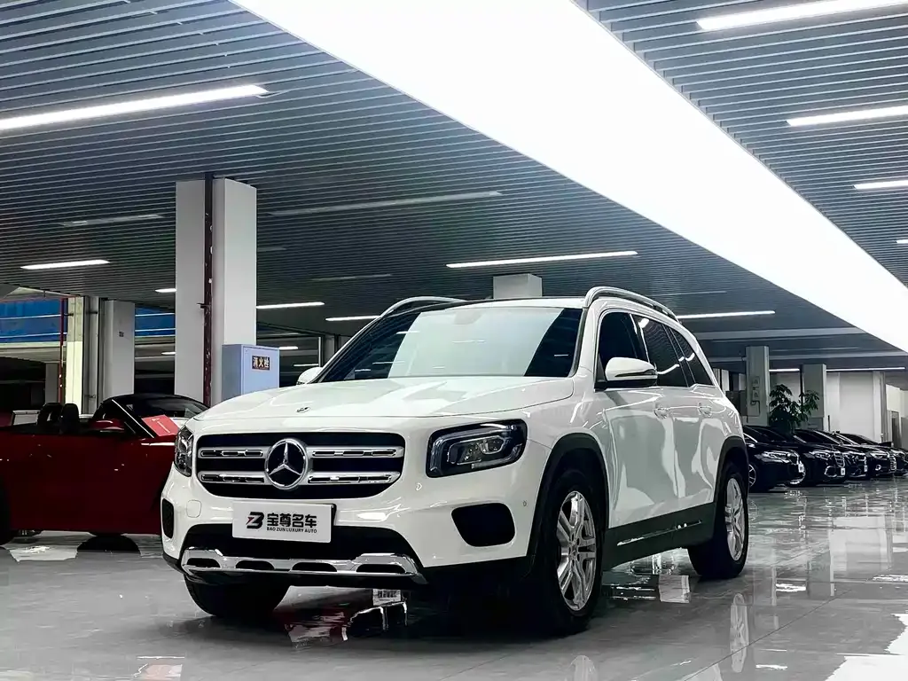 Mercedes-Benz GLB — фото 1