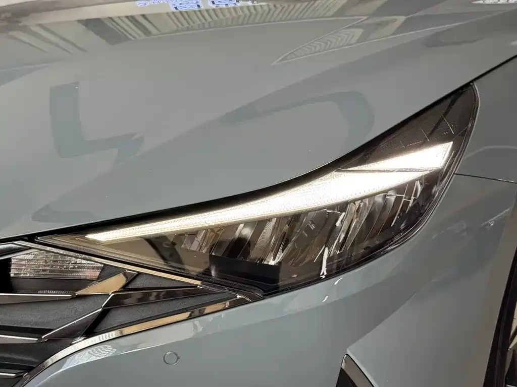 Hyundai Elantra — фото 2
