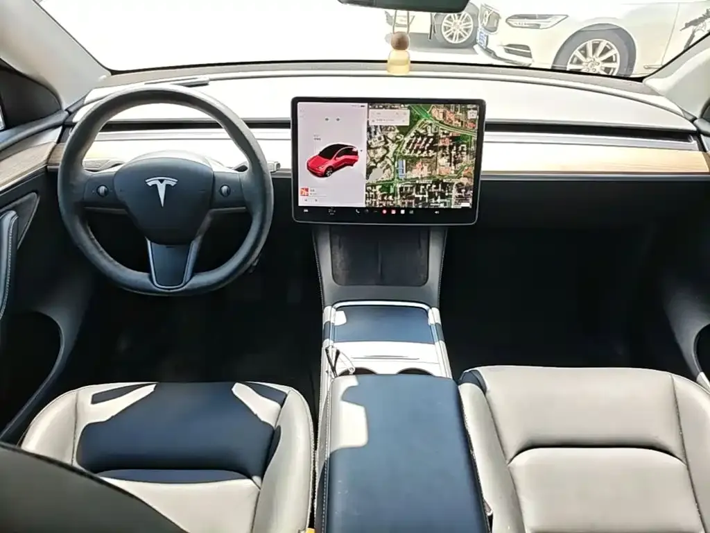Tesla Model Y — фото 8