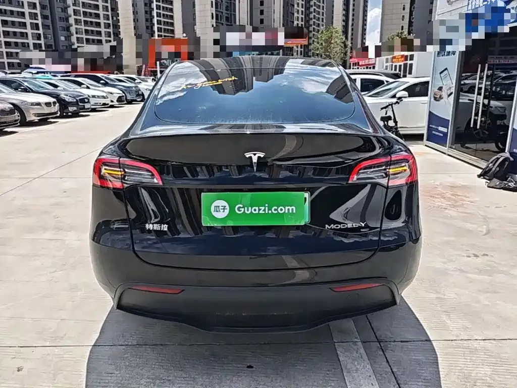 Tesla Model Y — фото 10