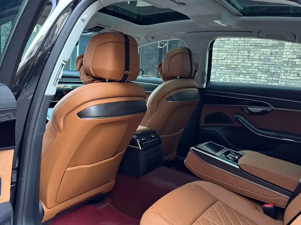 Audi A8 — фото 8