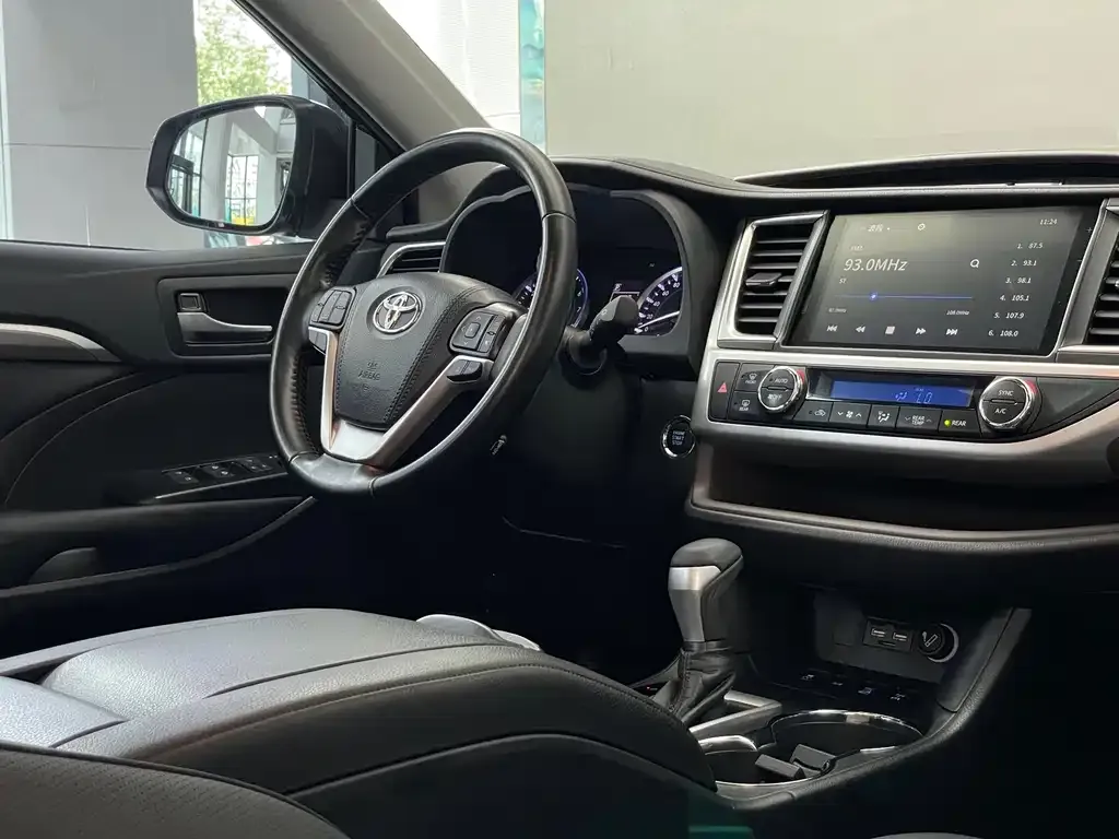 Toyota Highlander — фото 2