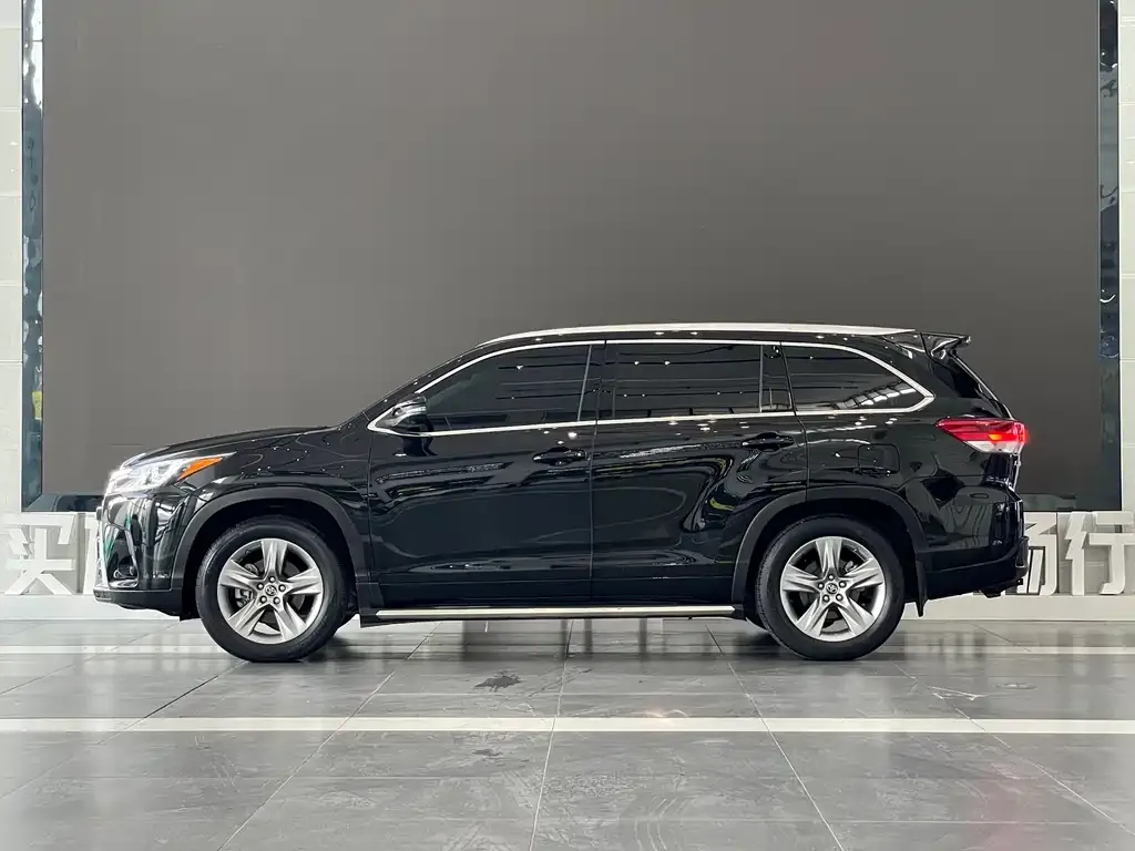 Toyota Highlander — фото 7