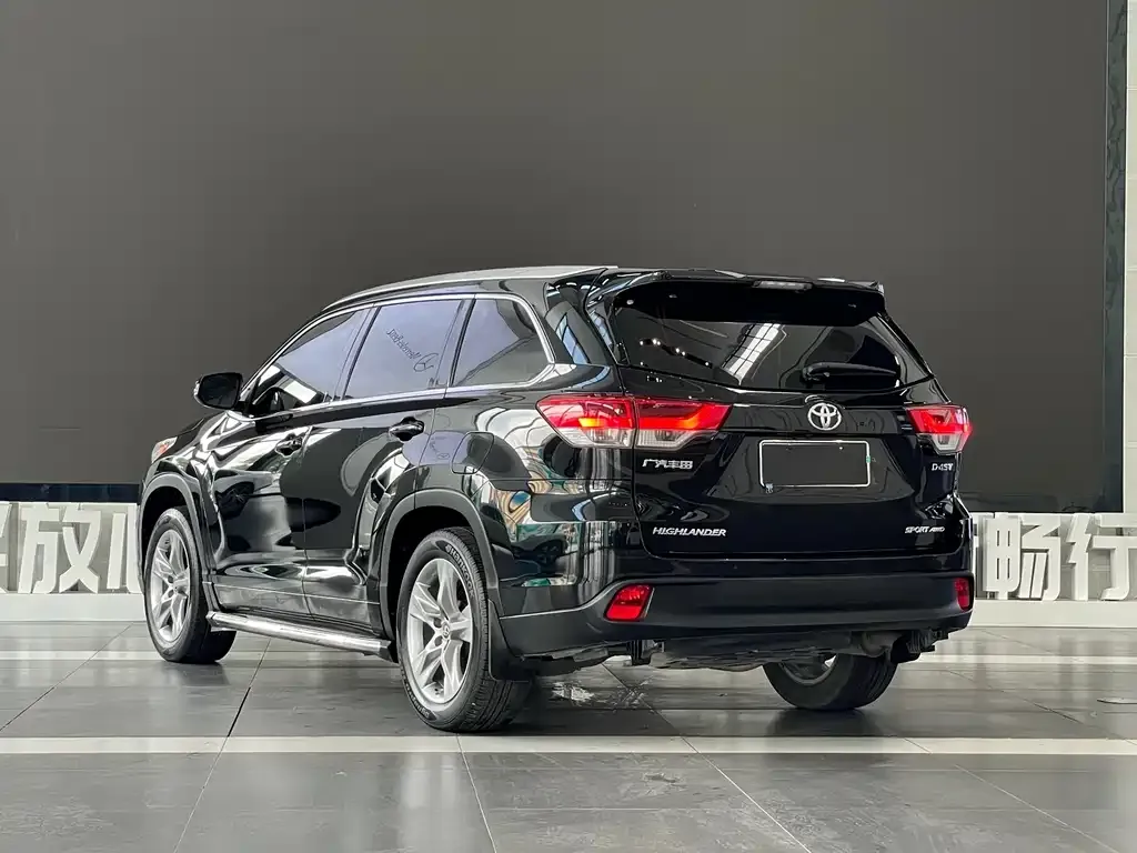 Toyota Highlander — фото 4