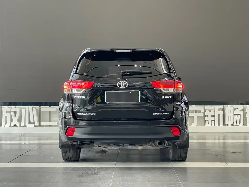 Toyota Highlander — фото 6
